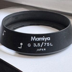 📸✨ ✨📸Mamiya G 3.5/75L Black Lens Hood – Precision Accessory for the Mamiya 6